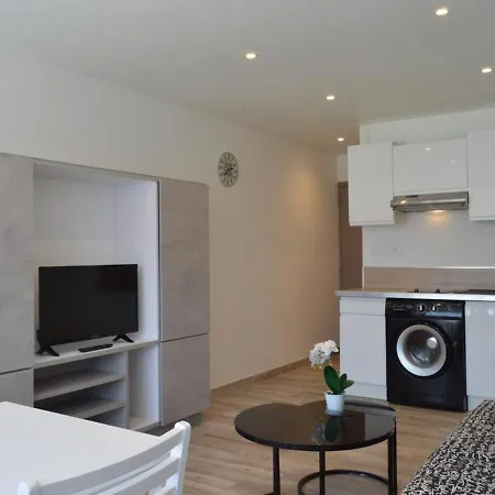 Renove Avec Parking A 850m De La Plage, Proche Port Et Commerces - Cap D'agde - Fr-1-249-252 آجد